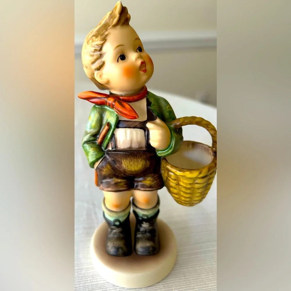 Village Boy Hummel 51/0. Excellent Condition!! Make An Offer!! - Picture 1 of 3